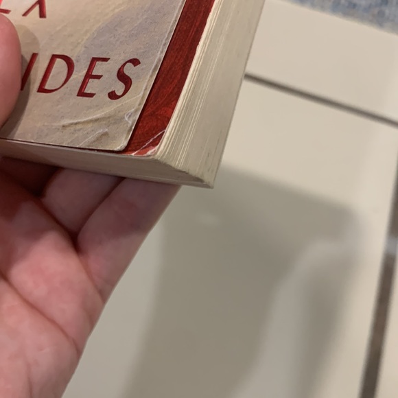 Silent Patient by Alex Michaelides - Picture 5 of 5